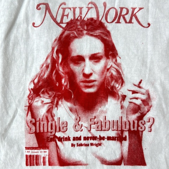 NWOT Sex and the City T-shirt of 
Carrie Bradshaw cover New York Magazine - Picture 3 of 11